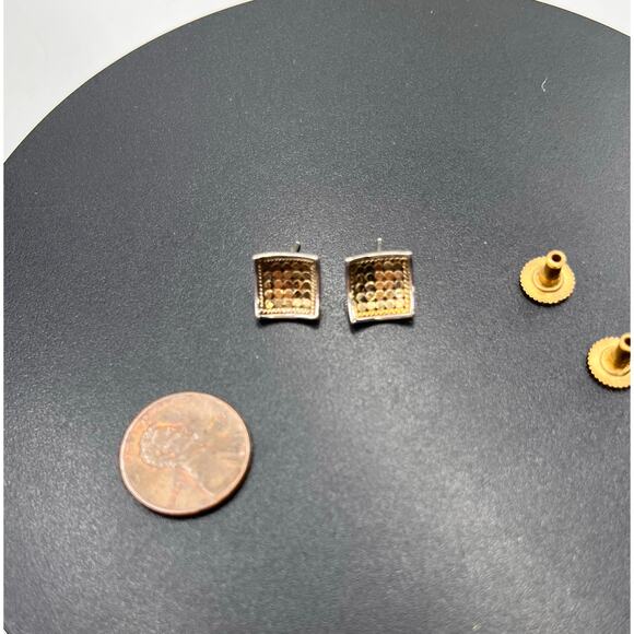 Anna Beck Designer Vintage
Sterling Silver Dot Design Square Stud Post Earrings - Picture 7 of 10